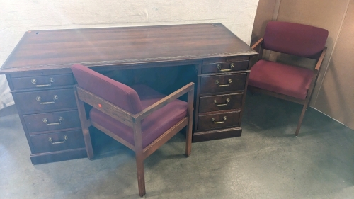 Executive Desk w/Chairs