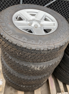 Set Of (4) Bridgestone Dueler Tires