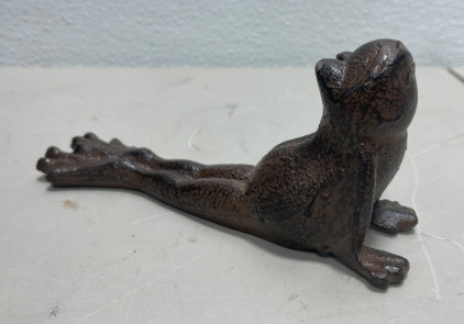 (1) Cast Iron Frog Door Stop