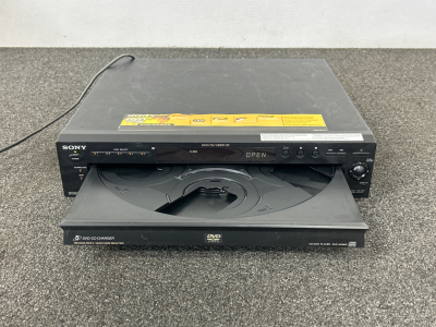 Sony 5 DVD/ CD Changer Powers On