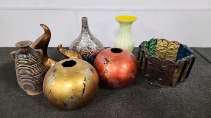Seven Pots/Glassware/Metalic Home Decor