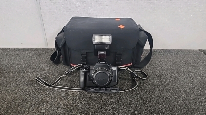 Like New Canon EOS650 Camera With Accessories & Bag