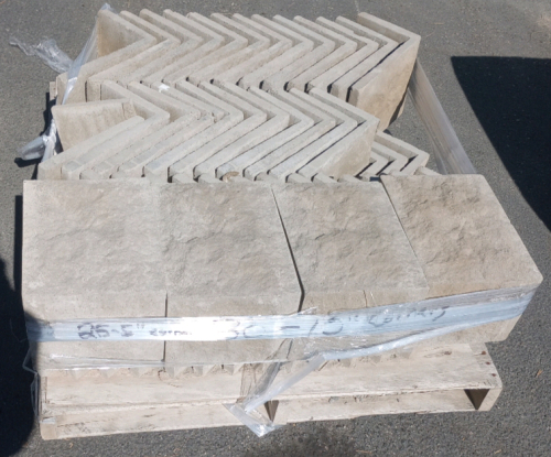 Pallet of (30) Boise sandstone 15" Corner Stones