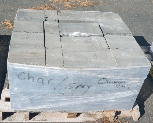Pallet Of Charcoal Grey Owyhee Wall Stones