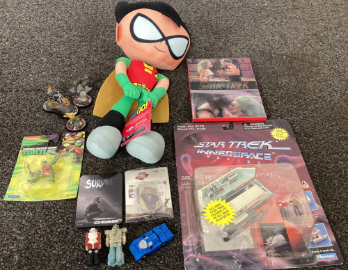 Toys And Collectibles - Star Trek Mini Playset, Teen Titans Go Plush And More