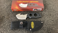 New In Box Fingergrip Guthook Knife And Sheath