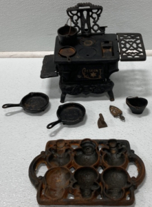 Mini Cast Iron Stove, Cast Iron Snowman Molds, Mini Cast Iron Skillets, Pot And Iron