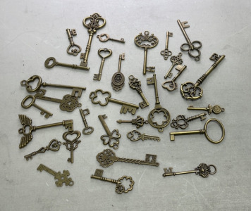 (32) Brass Toned Skeleton Keys