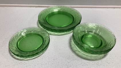 Green Pyrex: (4) Dinner Plates, (4) Bowls, (3) Salad Plates