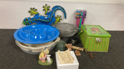 Collectible Figurine, Home Decor, Rubbermaid Servin Saver Dip N Snack Tray with Lid, Melamine (3) Section Tray, and More