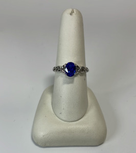 (1) Oval Blue Sapphire Ladies Ring Size 9