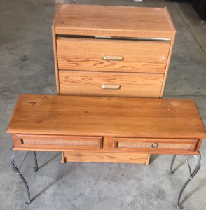 (5) Drawer Dresser-Brown Table with Metal Legs