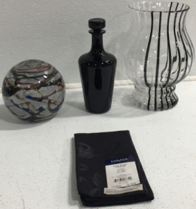 Black Vase With Lid, Round Vase, Black And White Stripped Vase, Black Napkin