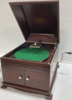 Vintage Victrola VV-IX Hand Crank Record Player