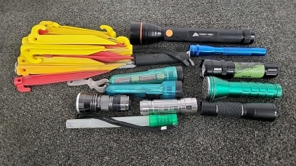 Plastic Tent Stakes with Flashlights