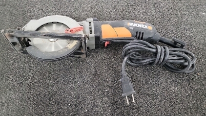 Working WorkSaw Circular Saw