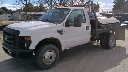 2009 Ford F350 - Flatbed w/Toolboxes - Diesel - 4x4