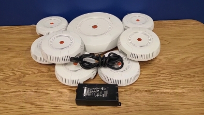Xirrus WiFi Extension Hub with Periphials