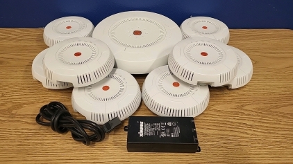 Xirrus WiFi Extension Hub with Periphials