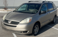 2004 Toyota Sienna - 4X4!