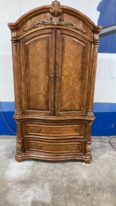 Bellagio Style Armoire T.V. Top