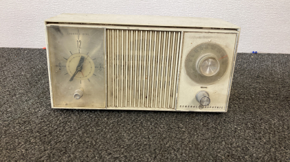 General Electric AM Clock Radio Model