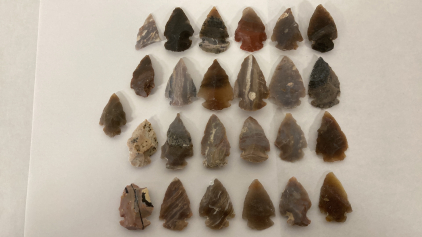 (25) Various Sized Stone Arrow Points