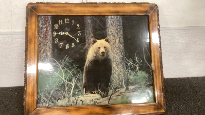 24x20 Bear Clock