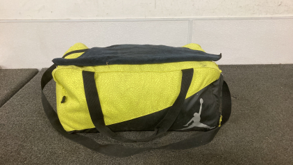 Microfiber Hand Towels in Duffle Bag