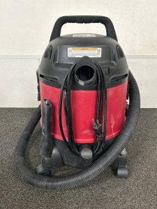 Central Machinery 5 Gallon Wet/ Dry Vacuum/ Blower Powers On