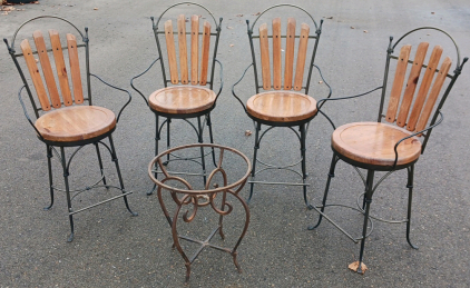 Patio Set With Table And (4) Chairs