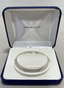 (1) Silver Ladies Silver Bracelet