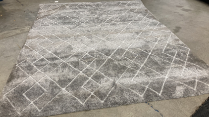 7’10” x 10’ Plush Gray Diamond Pattern Area Rug