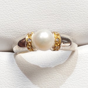 Silver Pearl Ring