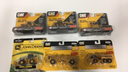 John Deer & Cat 1.87 Scale Heavy Equipment Toys