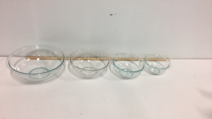 (4) Piece Pyrex Glass Bowl Set