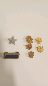 (3) WW2 Gemsco NY Major Rank Pins (2) WW2 Meyers Major Rank Pins (1) US ARMY President Unit Citation Ribbon case (1) Commodore Silver Star