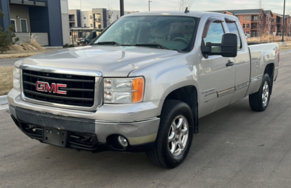 2007 GMC Sierra - 4x4 - Clean!