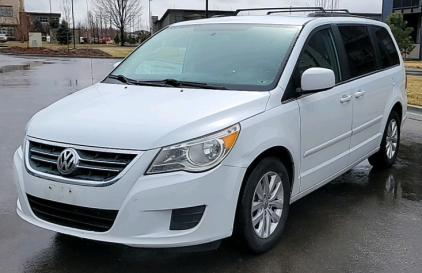 2013 Volkswagen Routan - DVD System!