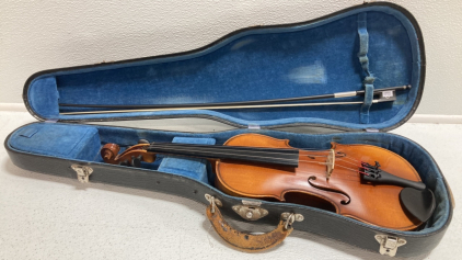 4/4 Violin W/ Bow In Case