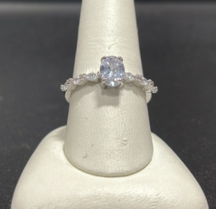 (1) Beautiful Faceted Sparkling Clear Gemstone Ring .925 Size 10