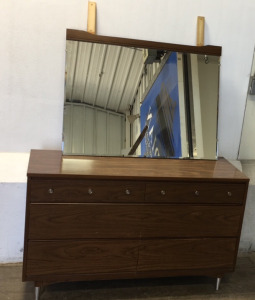 Dresser With Mirror