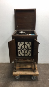 Vintage Record Player w/ Extra Needles