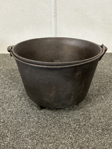 Cast Iron Pot 9” Diameter