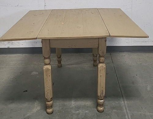 Dining Room Table with Folding Leafs
