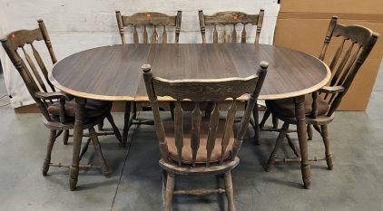 Dining Room Table with (5) Chairs and (2) Extension Leafs