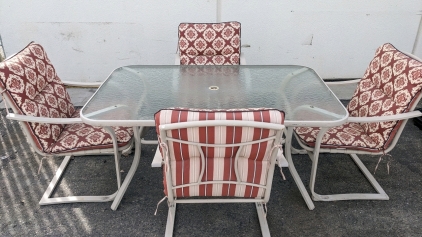 60x38 Patio Table & Chairs w/Cushions