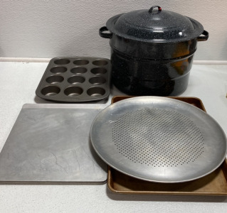 Metal Stock Pot, 12ct Muffin Tin, Pizza Pan, 12x17 Baking Pan, (2) 12x13 Cookie Sheets