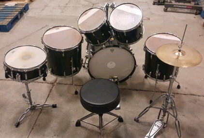 Pearl Drum Set (sp9]