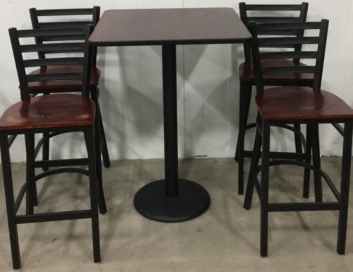 TR18 China Table with (4) Chairs